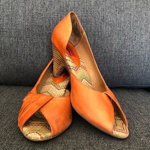 Miz Mooz, orange, 7.5